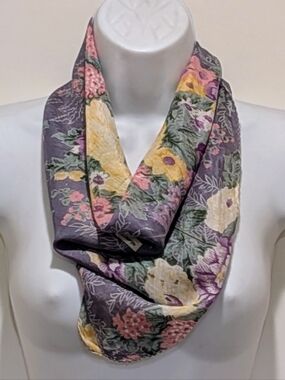 NWOT Beckwoman  20”x20” Blue and Pink Floral Ascot Scarf